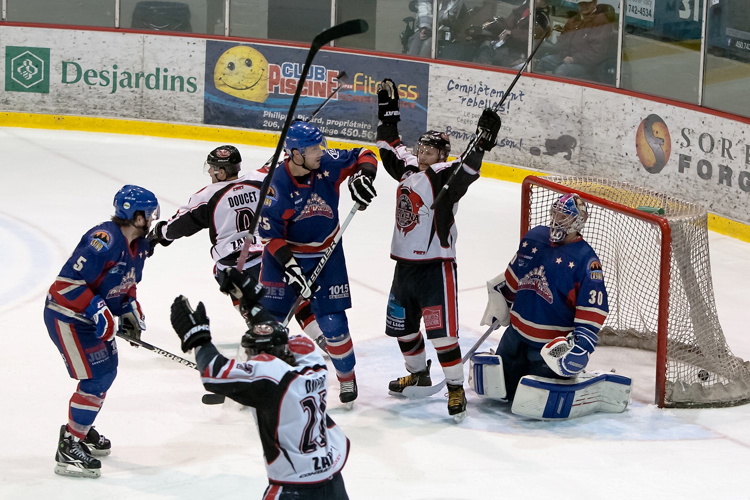 Le HC Carvena a repris les devants dans la série demi-finale, vendredi, grâce à une victoire de 4 à 1.