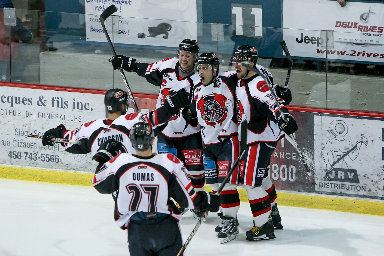 Le HC Carvena a retrouvé le chemin de la victoire après s'être incliné 6 à 0, dans le deuxième match de la série Sorel-Cornwall, mercredi soir.