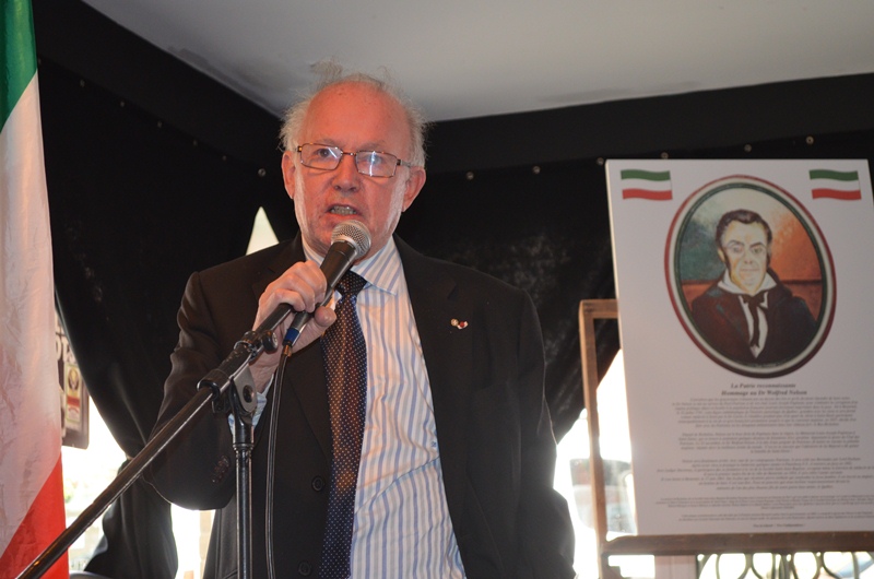 « Des adversaires politiques viennent me voir aujourd’hui pour me dire que : Harper est en train de nous convaincre que t’avais raison dans les années 1970 », a lancé Bernard Landry, lors de son discours au Loup Rouge.