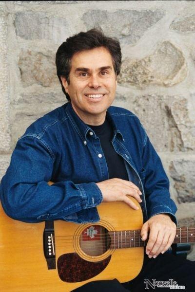 Le chanteur-vedette des Sultans originaire de Sorel-Tracy, Bruce Huard, invite les baby-boomers à une soirée de danse conçue spécialement à leur attention.