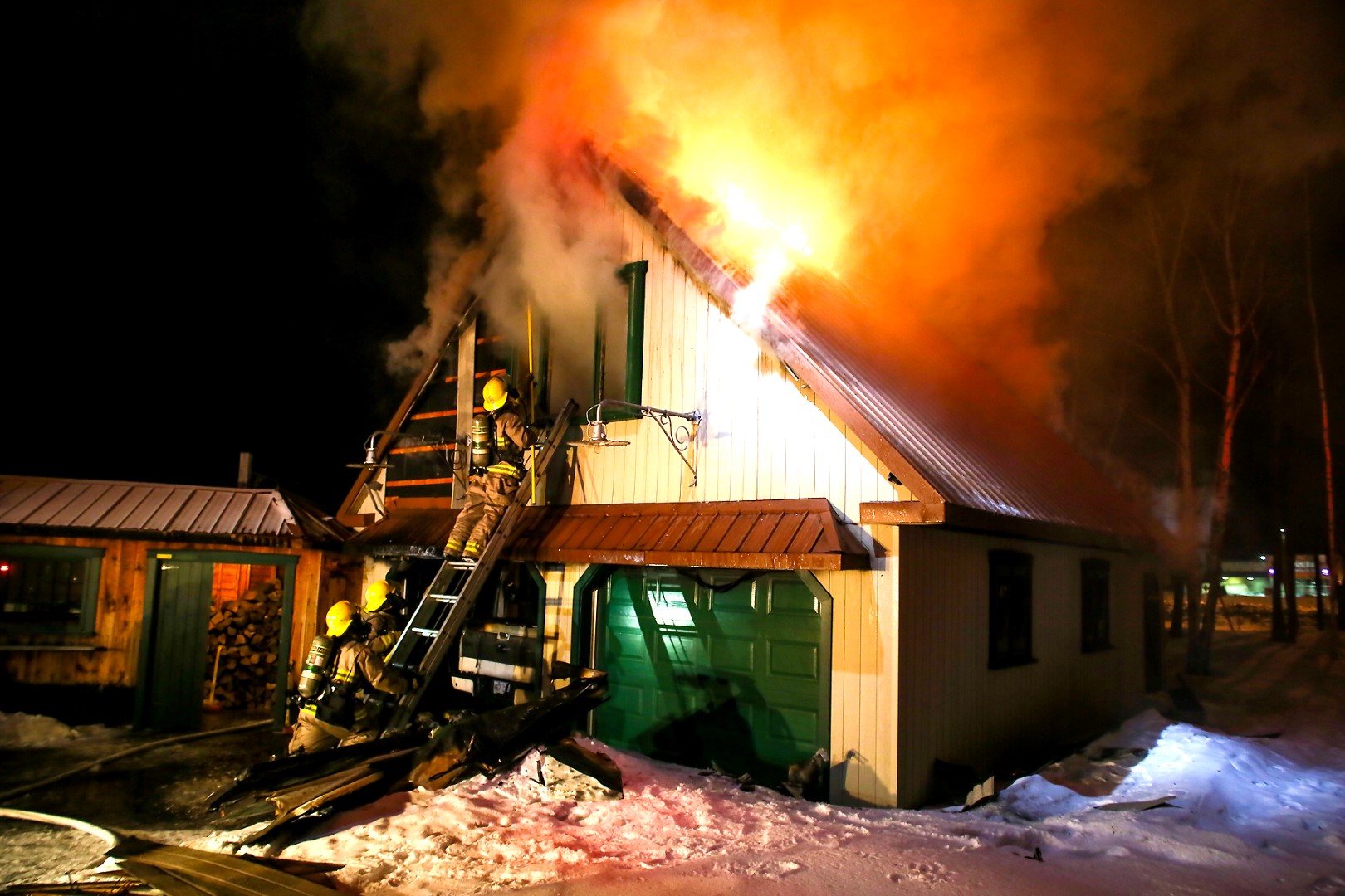 L'incendie s'est déclaré vers 3 h du matin, sur la rue Turcotte, à Solel-Tracy.