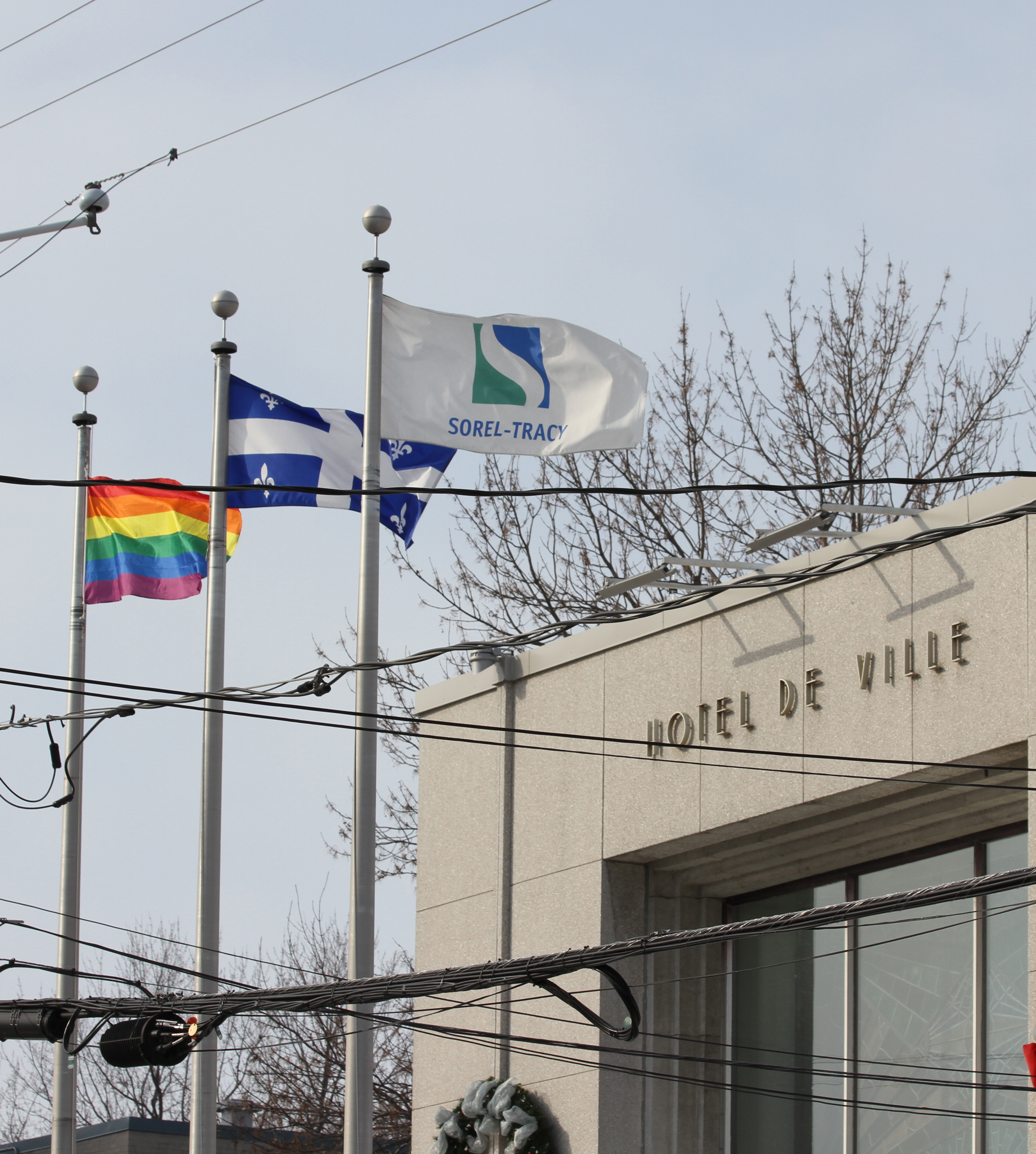 Le drapeau arc-en-ciel sera hissé devant l'hôtel de ville de Sorel-Tracy jusqu'au 23 février, un geste de solidarité envers la communauté gaie.