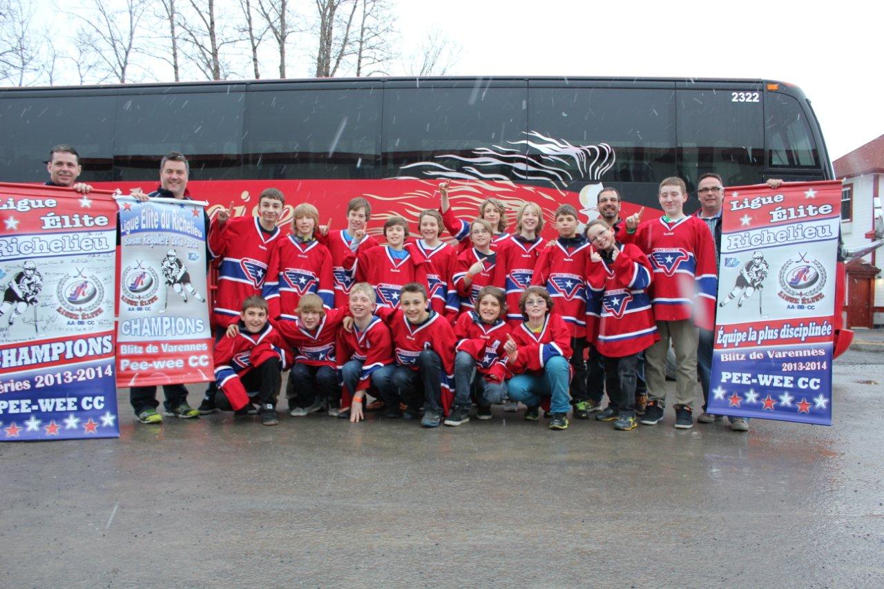 Le Blitz s'est rendu aux Championnats provinciaux en autocar lors du week-end de Pâques.