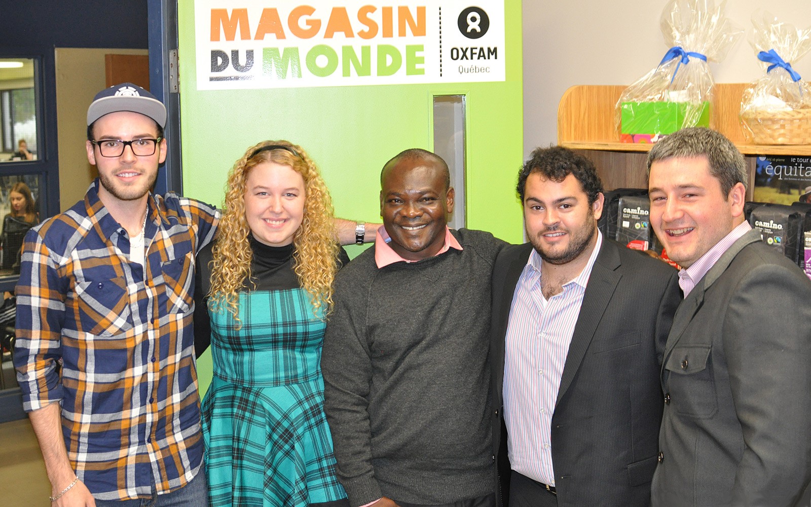 Vincent Dansereau, étudiant et membre du conseil d’administration du Magasin du Monde (M du M), Gabrielle Farly, étudiante universitaire et ex-membre du M du M, Marc-André Jean Montenegro, HEC et l’un des fondateurs du M du M et Nicolas Bouchard, l’un des fondateurs du M du M.