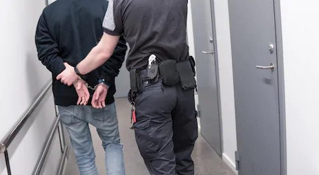 Arrestation d'un adolescent pour possession de stupéfiants