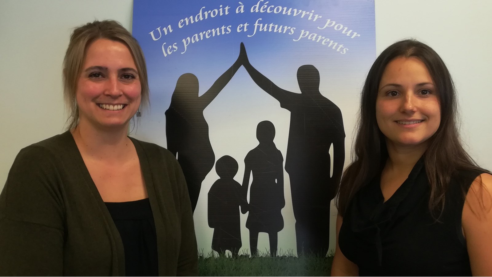 Julie Naud (à gauche), directrice générale, et Marie-Andrée Bardier (à droite), présidente du Conseil d’administration à Carrefour naissance-famille.