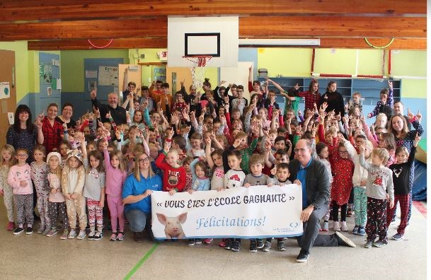 Un montant d’une valeur de près de 3 000 $ sera remis à l’école pour l’organisation de leur fête de fin d’année scolaire en juin.