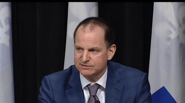 Le ministre des Finances, Eric Girard, dit vouloir ainsi donner une plus grande marge de manœuvre financière aux particuliers et aux entreprises dans le contexte de la pandémie de COVID-19.