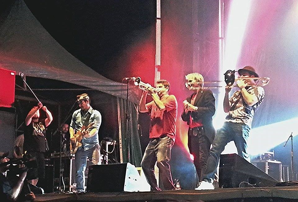 Le Conseil de la Ville de Saint-Ours vient d'annoncer qu’il y aura un concert sous forme de ciné-parc rock'n roll pour la fête du Canada, avec le groupe Les Colocs sur scène.