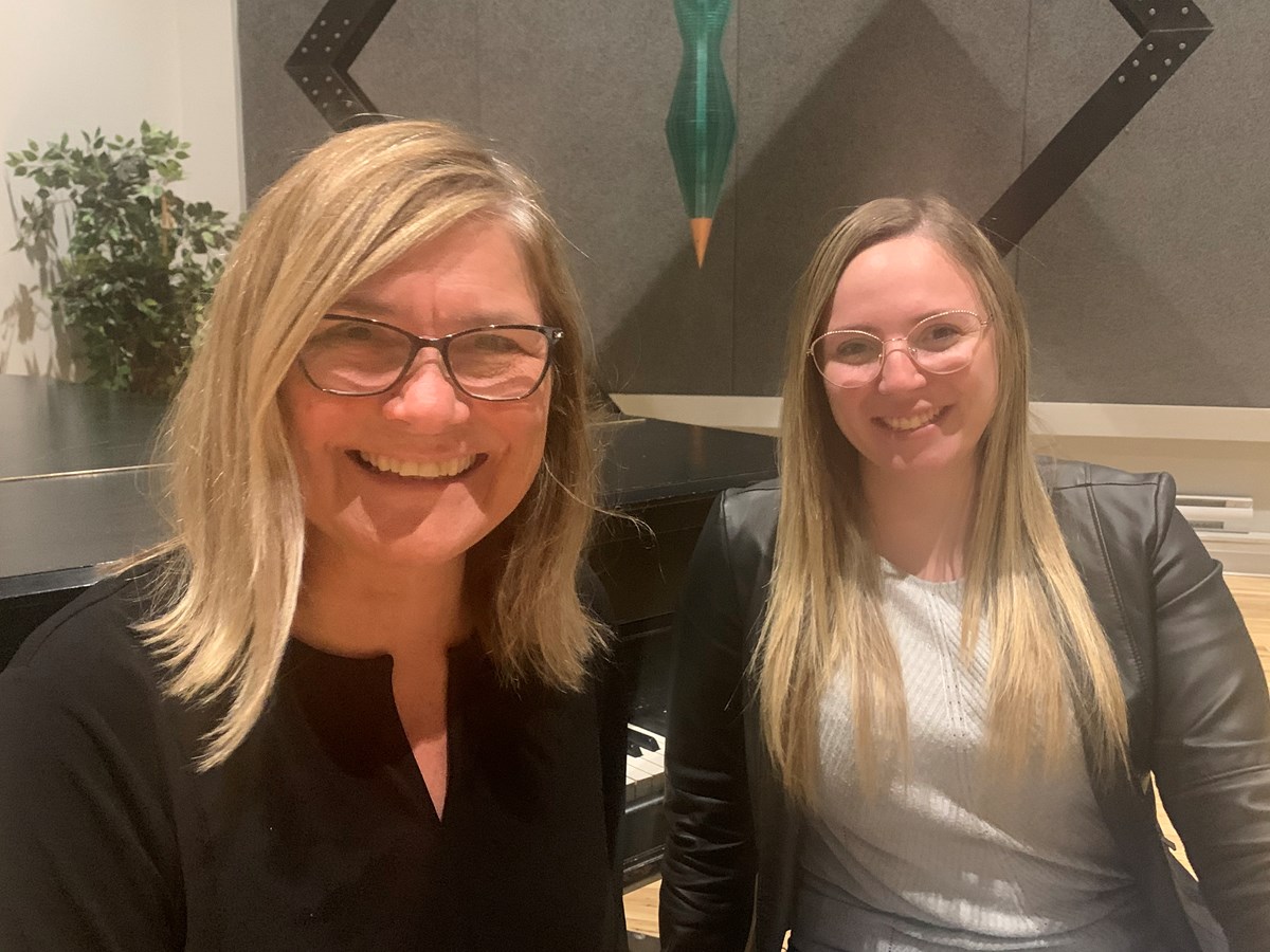 Louise Salvail et Kelly Letendre, qui prendra le relais de ces fonctions à titre de technicienne comptable.