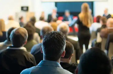 Tout citoyen de la MRC qui désire transmettre des commentaires sur les modifications proposées dans le projet de règlement doit les faire parvenir à l’adresse courriel suivante : info@mrcpierredesaurel.com au plus tard le 30 juin prochain.