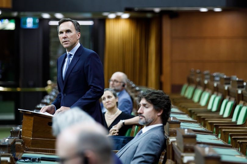Bill Morneau a présenté, ce 8 juillet, le portrait économique et budgétaire du Canada pour 2020-2021. Une déficit record, que le pays n'avait pas connu depuis la Seconde guerre mondiale, comme l'a souligné le ministre. atteindra 343,2 milliards de dollars.
