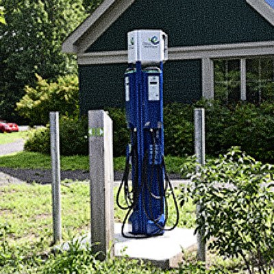 Deux nouvelles bornes de recharges pour les véhicules électriques ont été installées à Sorel-Tracy: l'une se situe dans le stationnement de la Maison des gouverneurs (90, chemin des Patriotes), tandis que l’autre se trouve au parc régional des Grèves (3100, chemin du Golf).
