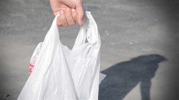 Cette initiative permettra de détourner des sites d’enfouissement plus de 182 millions de sacs, annuellement.