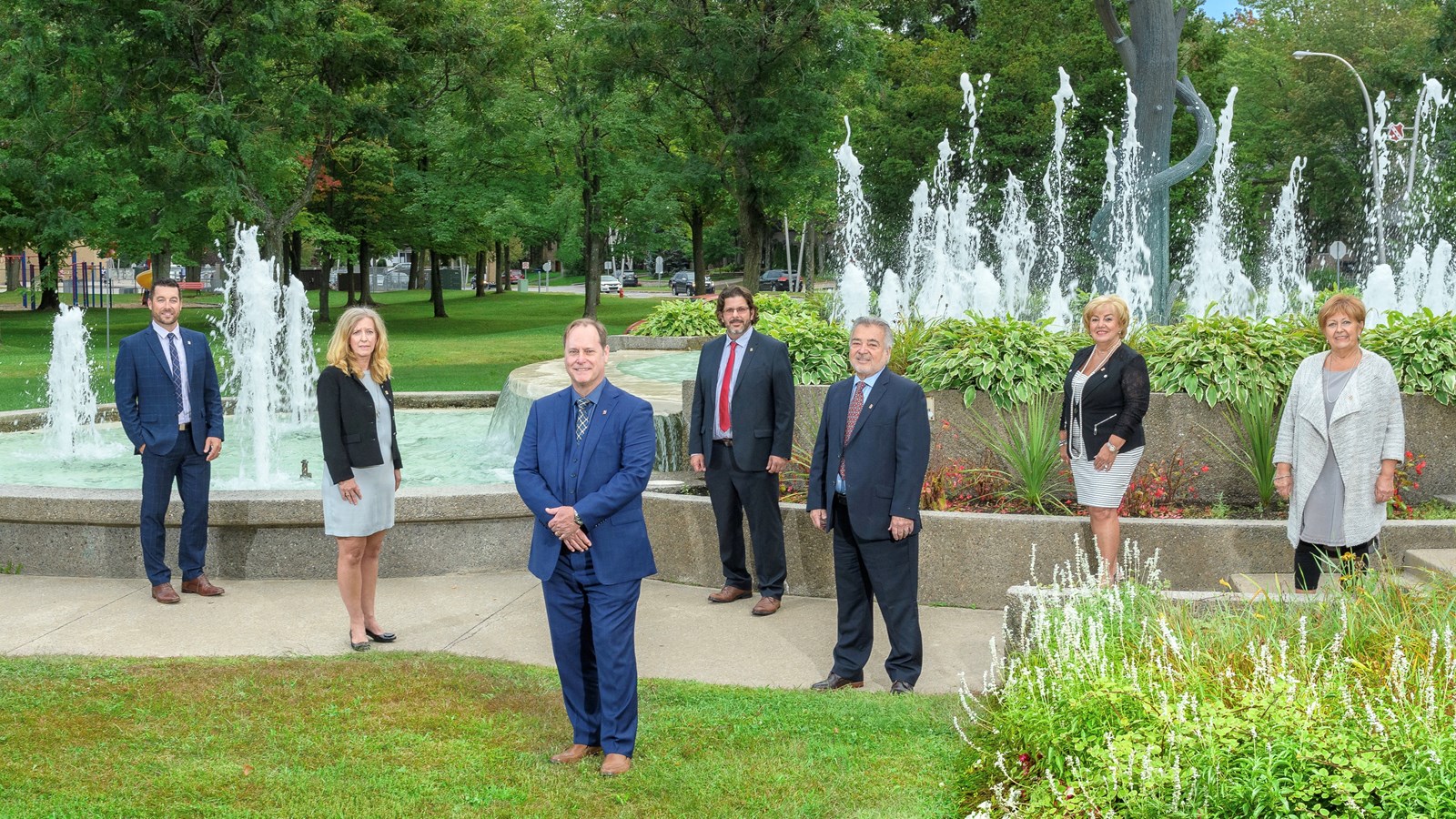 Conseil municipal, de gauche à droite :
Patrick Archambault, Martine Guilbault, Jean Comtois (maire), Jocelyn Proulx, Pierre Barrette, Diane D. Lavallée et Lyne Rémillard.