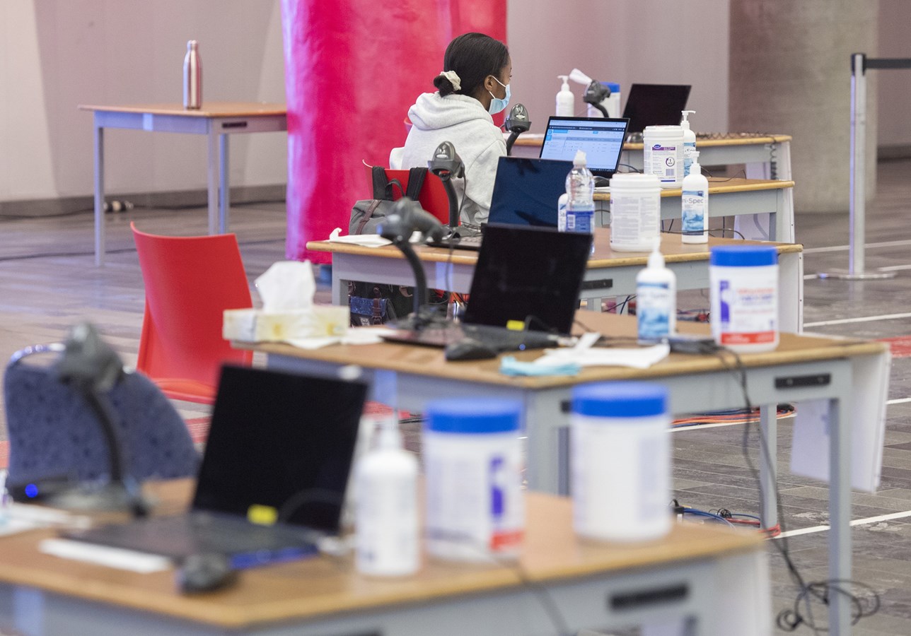 Les nouveaux cas semblent diminuer, mais les hospitalisations continuent d'augmenter