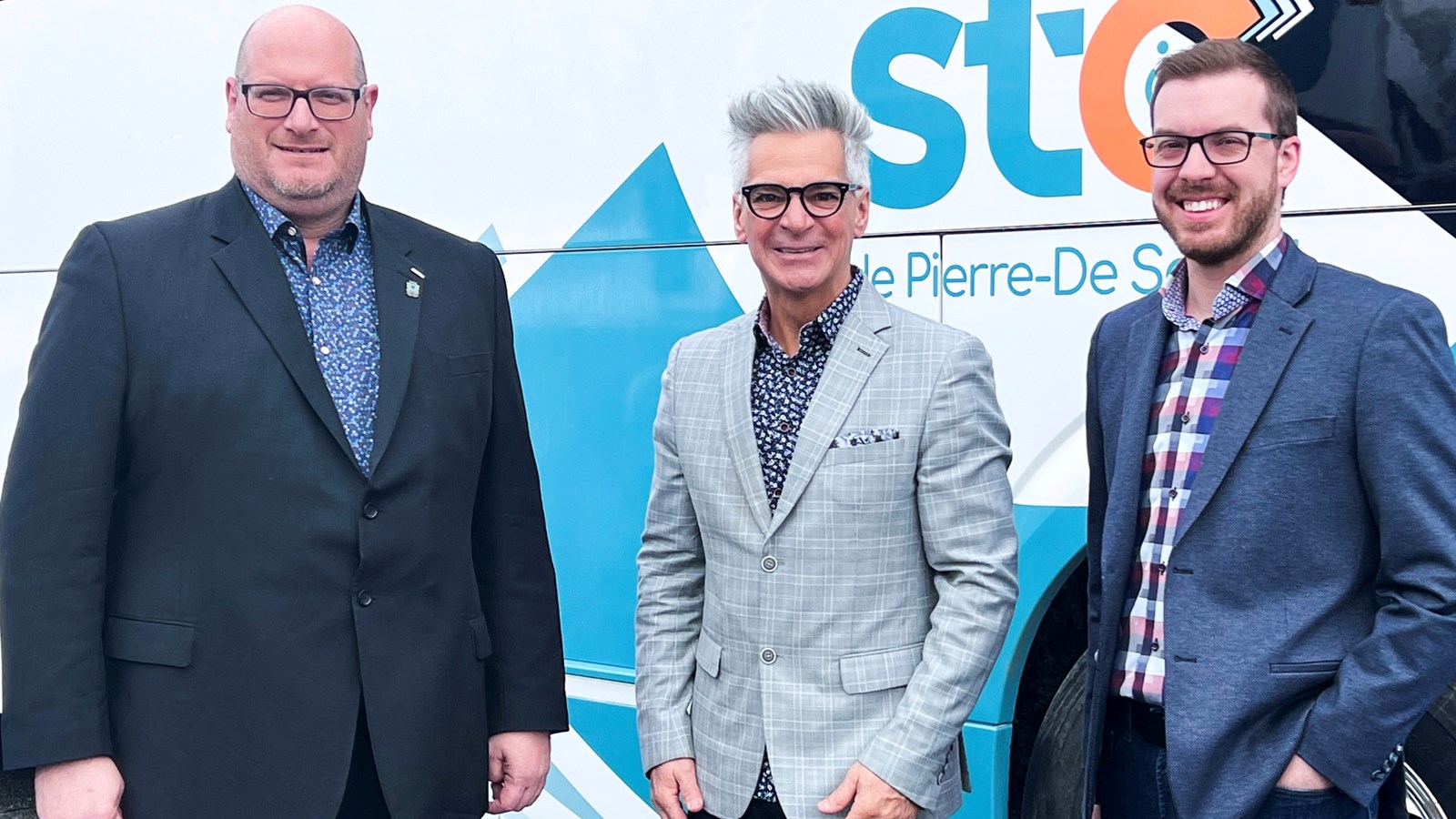 Sylvain Dupuis, préfet de la MRC de Pierre-De Saurel, Serge Péloquin, président de la Société de transport collectif (STC) de Pierre-De Saurel et Simon Berthiaume, directeur général de la STC.