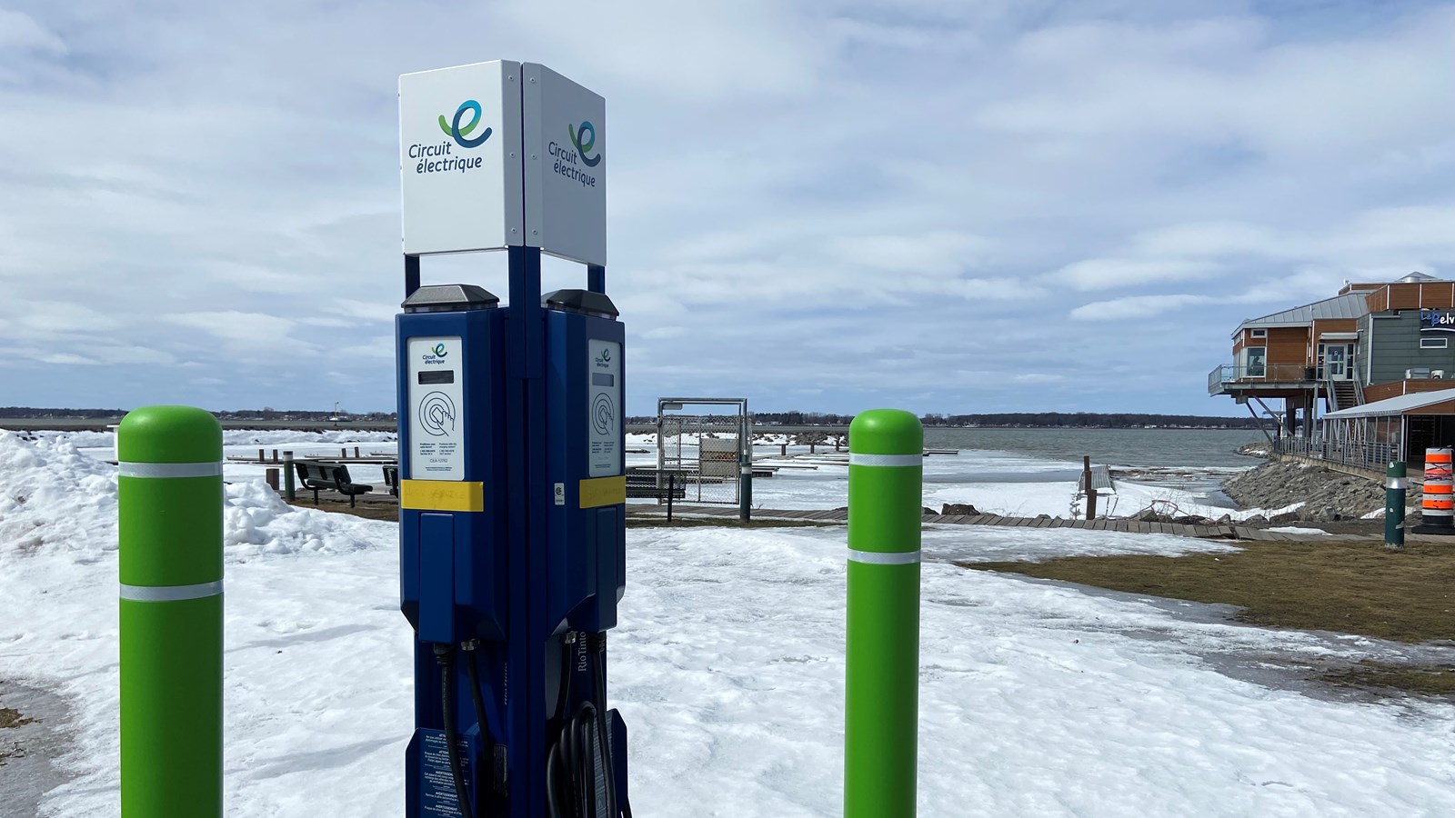 Nouvelles bornes de recharge pour les véhicules électriques à la Marina Saurel