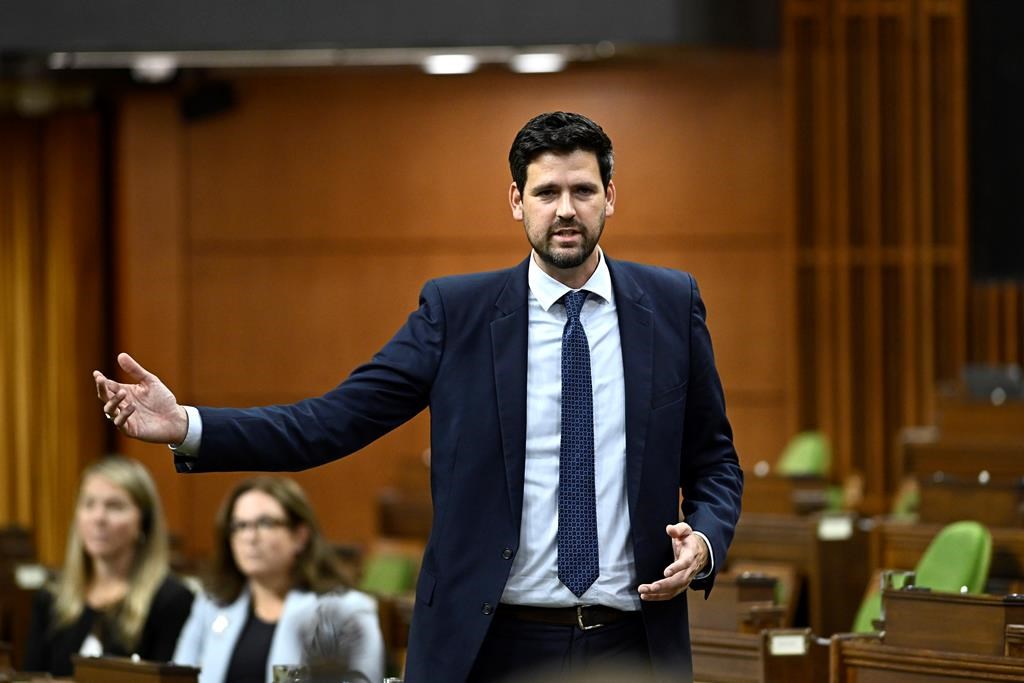 Québec et Ottawa concluent une entente de 900 millions $ sur le logement
