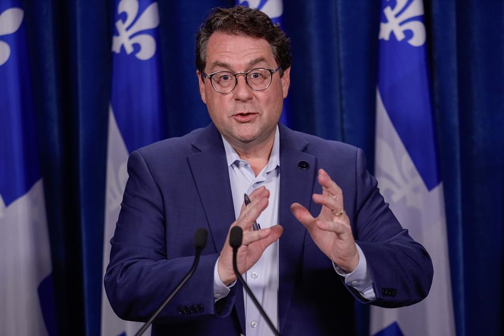 Le programme de sciences au primaire et secondaire sera actualisé, annonce Drainville