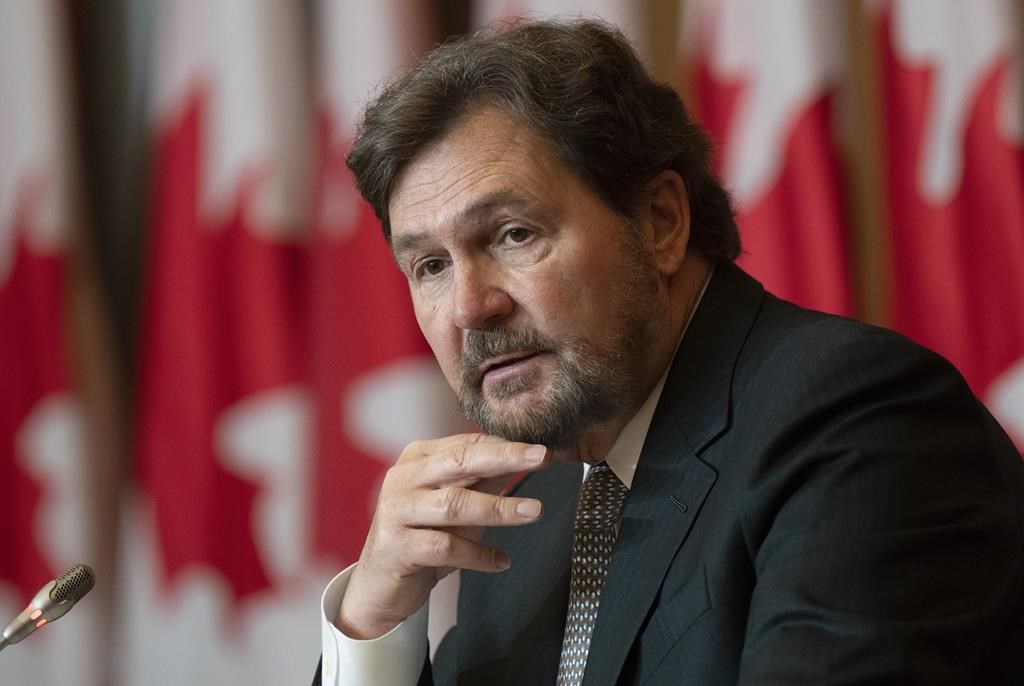 La désinformation mine la démocratie, prévient le juge en chef de la Cour suprême