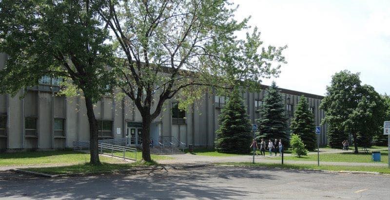 Un important incendie à l'école secondaire Bernard-Gariépy 