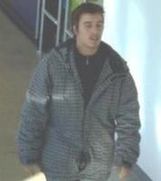 Au moment du vol, le suspect (ci-dessous) se serait enfui avec un véhicule Acura RSX bleu.