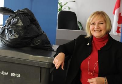 La mairesse a tenu à souligner que le conseil municipal a tout fait pour aviser la population le plus rapidement possible. Crédit: Josiane Yelle