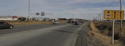 La troisième voie régulière de la 15 Nord vers St-Janvier devient réservée en période de pointe pour favoriser le transport collectif (autobus, taxi, etc.).