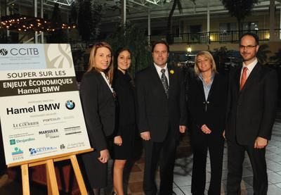 Sont présents sur la photo : Véronique Leblanc, directrice générale de la CCITB, Cynthia Kabis, chargée de projet, Me Paul Larocque, préfet de la MRC Thérèse-De Blainville, Line Bergeron, directrice des ventes chez Hamel BMW (partenaire principal) et Étienne Ruel, président du Conseil d administration. Crédit: Josiane Yelle
