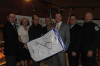 Sébastien Cléroux, du IGA Daigle de Sainte-Thérèse et de Boisbriand, Diane Bourgeois, député de Terrebonne-Blainville, Yves Gravel, président du Club Lion de Sainte-Thérèse, Patrick Morin, conseiller municipal à Sainte-Thérèse, Joé Bélanger, directeur de la Caisse Desjardins Thérèse-De Blainville, Jean-François Primeau, président du comité de la course et Sylvain Desjean, de la Régie intermunicipale de police Thérèse-De Blainville.