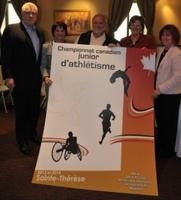 Jean-Paul Baert, directeur général de la Fédération québécoise d athlétisme et représentant d Athlétisme Canada, Carole Crevier, directrice générale du Club d athlétisme Corsaire-Chaparal, l un des plus importants clubs d athlétisme au Québec, Louis Lauzon, président du Comité de mise en candidature de la Ville de Sainte-Thérèse, Sylvie Surprenant, mairesse et Paule Fortier, présidente de la CSSMI.