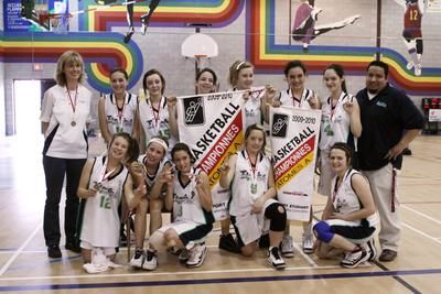 Les joueuses de l équipe de basketball féminin de secondaire 1 de l Externat Sacré-Cœur de Rosemère étaient, bien entendu, très fières de leur saison.