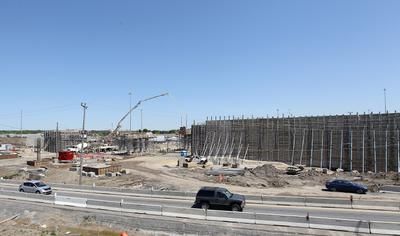 L impressionnant mur en construction que l on croise quand on circule sur l échangeur des autoroutes 15 et 640 près du Faubourg Boisbriand sera en fait une bretelle d accès en hauteur de l autoroute 15 sud pour l autoroute 640 ouest.