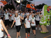 Athlètes de la délégation de Laurentides lors de la cérémonie d'ouverture au Lac Leamy des 45e Jeux du Québec à Gatineau le 29 juillet 2010. PHOTO PÉPÉ/QMI (QMI-1007300921-014.JPG)
