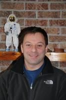 Michel Burelle transmet sa passion, les différents voyages dans l espace. La mission Apollo 14 est son plus récent sujet de conférence.