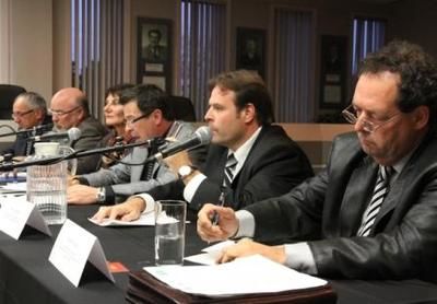 (Photo Écho de la Rive-Nord / Sylvain Charest) Les élus de la couronne nord sont convaincus que tout n'est pas décidé et préfèrent envisager que le bon sens va prévaloir.