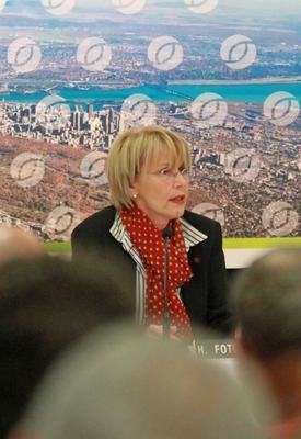 (Photo Écho de la Rive-Nord / Sylvain Charest) La présidente de la Commission de l'aménagement de la CMM, Helen Fotopulos, lors des consultations sur la couronne nord.