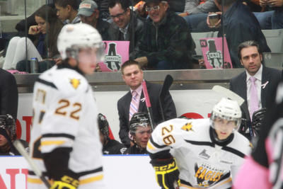 Photo Sylvain Charest/cho de la Rive-NordJean-Franois Houle croit que le travaille acharn de ses joueurs finira par faire monter lquipe au classement.[Blainville] le 21 octobre 2011 Simon Dessureault/L'cho de la Rive-Nord/Agence QMi