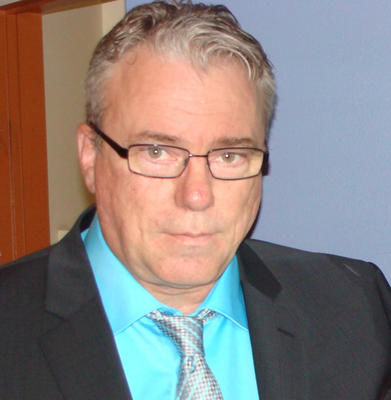 Photo collaboration spcialeLe maire de Blainville Franois Cantin a accus le conseiller de lopposition Louis Lamarre davoir contrevenu  larticle 21 du code dthique des lus, tout en refusant de porter plainte contre celui-ci. Louis Lamarre dfie le maire  porter plainte au ministre des Affaires municipales.Sur la photo: Louis Lamarre