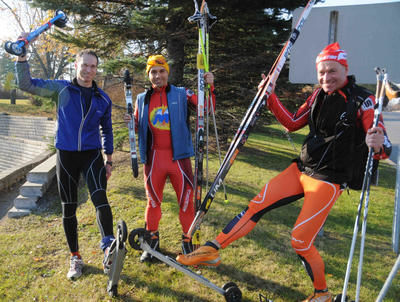 Peter Rozmovits, Marc Gagnon et Phil Shaw montrent qu'il existe une multitude d'outils pour s'adonner au ski de fond été comme hiver.