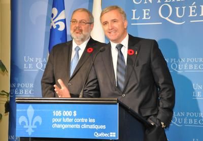 (Photo Josiane Yelle) Le ministre de l'Environnement, Pierre Arcand, et le maire de Blainville, François Cantin, tous deux sensibles aux changements climatiques.