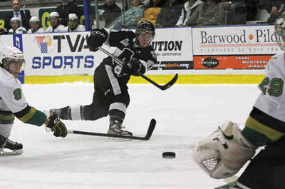 (Photo Écho de la Rive-Nord/Sylvain Charest)L'Armada conserve sa troisième position au classement général de la LHJMQ avec cette 17e victoire.