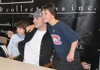 Ils étaient nombreux, autant jeunes que moins jeunes, à être venus faire la file d attente pour pouvoir échanger quelques mots avec Carey Price.