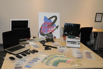 L escouade régionale mixte (ERM) gang de rue Laval-Rive-Nord a mis la main sur du matériel de piratage de cartes bancaires le 9 février en menant quatre perquisitions simultanées à Laval, Boisbriand et Saint-Jérôme.