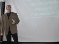 Photo Simon DessureaultC est avec beaucoup de dynamisme que Richard Aubé a donné sa conférence à des étudiants de l école Henri-Dunant.