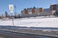 (Photo Simon Dessureault) L'interdit de stationnement est en évidence sur le boulevard Céloron en face de l'école Lucille-Teasdale.