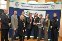 Photo Simon Dessureault Claude Vigneault, directeur adjoint aux affaires policières à la Régie de police Thérèse-De Blainville, Denis Hébert, conseiller municipal à la Ville de Boisbriand, Marlène Cordato, mairesse de Boisbriand, Ramez Ayoub, maire de Lorraine, Sylvie Suprenant, mairesse de Sainte-Thérèse, Jasmine Lajoie, responsable des ressources humaines à la régie, Hélène Daneault, mairesse de Rosemère, Sylvie Tremblay, représentante des employés civils et membre de l'exécutif syndical des employés civils et Sylvain Lamer, représentant des employés policiers.