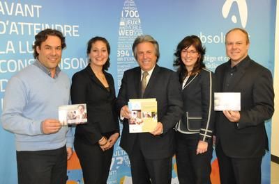Le président de la CCITB est entouré de Cynthia Kabis et de Caroline Mercier, toutes deux de la chambre de commerce ainsi que de Stéphan Charron de Fenêtres Magistral et de Martin Thibault d Absolunet. Ces derniers ont implanté des mesures de conciliation dans leur entreprise. Photo Josiane Yelle