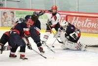 (Photo collaboration spéciale)La saison et les séries éliminatoires ont été très difficiles pour l équipe féminine des Nordiques du Collège Lionel-Groulx.